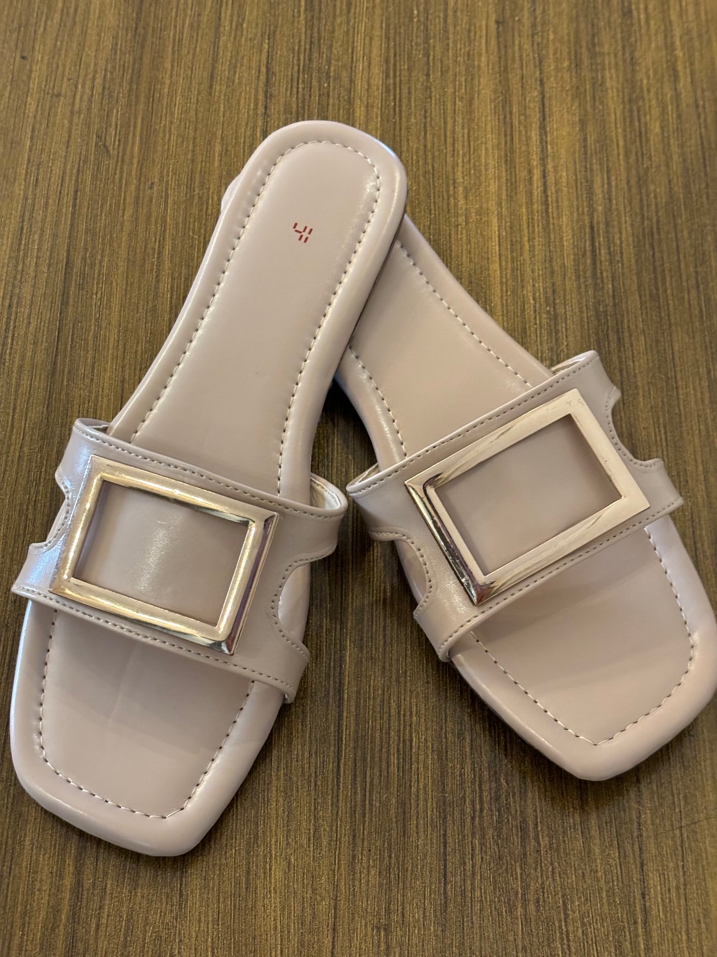 Hania Chappals