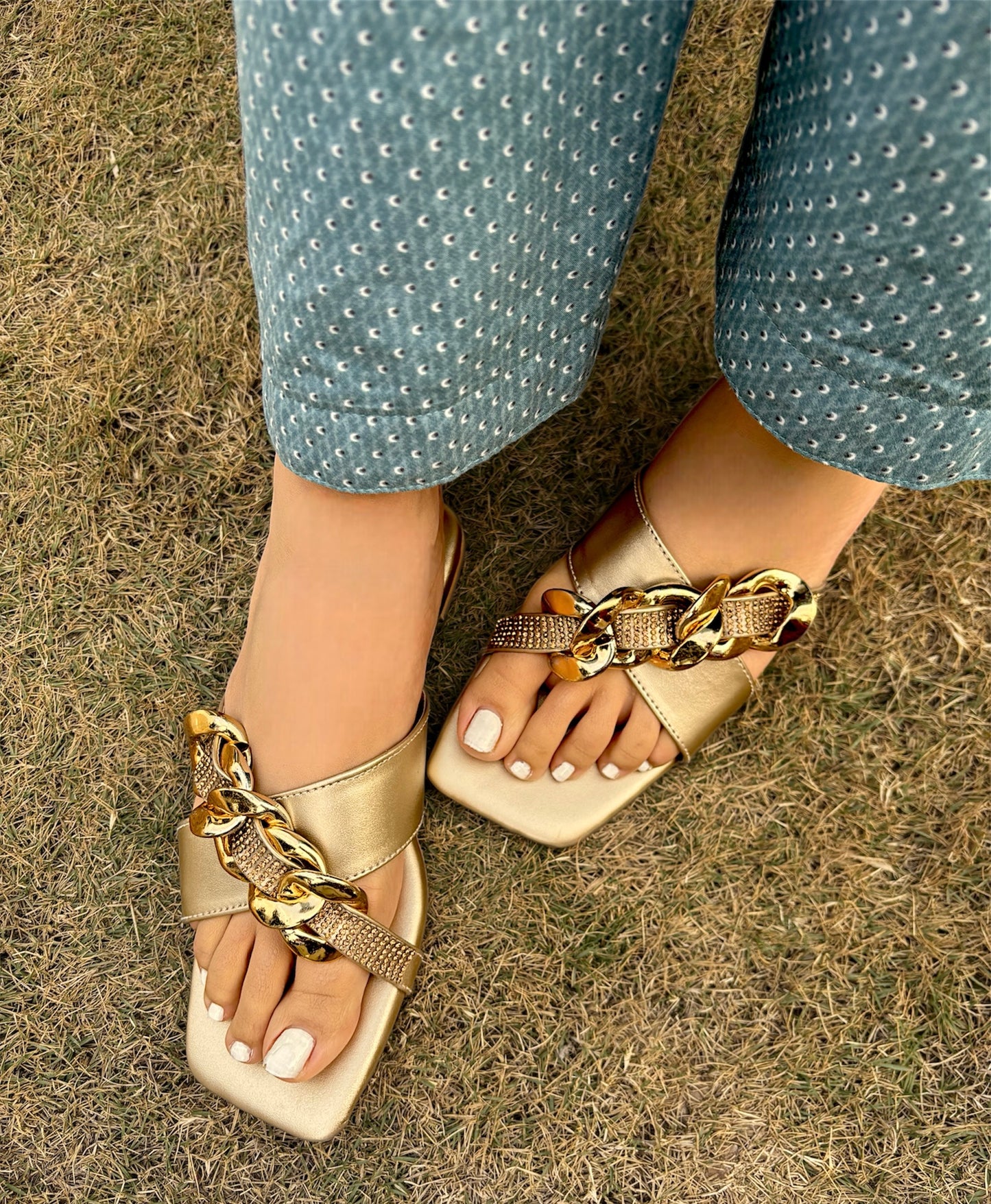 Mizna Chappals