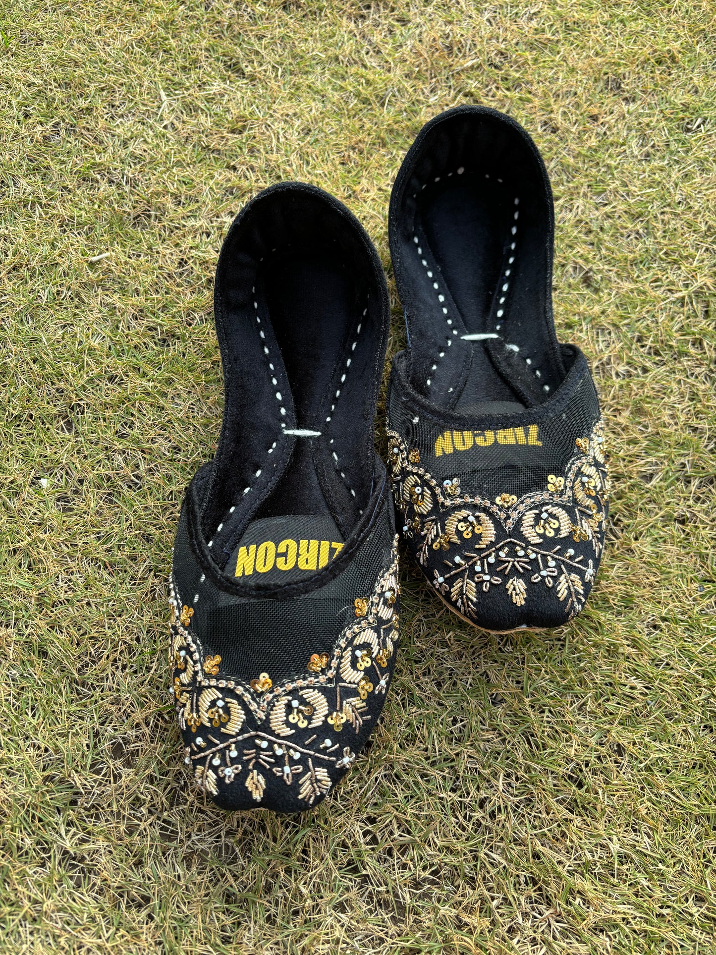 Aima Khussas Black