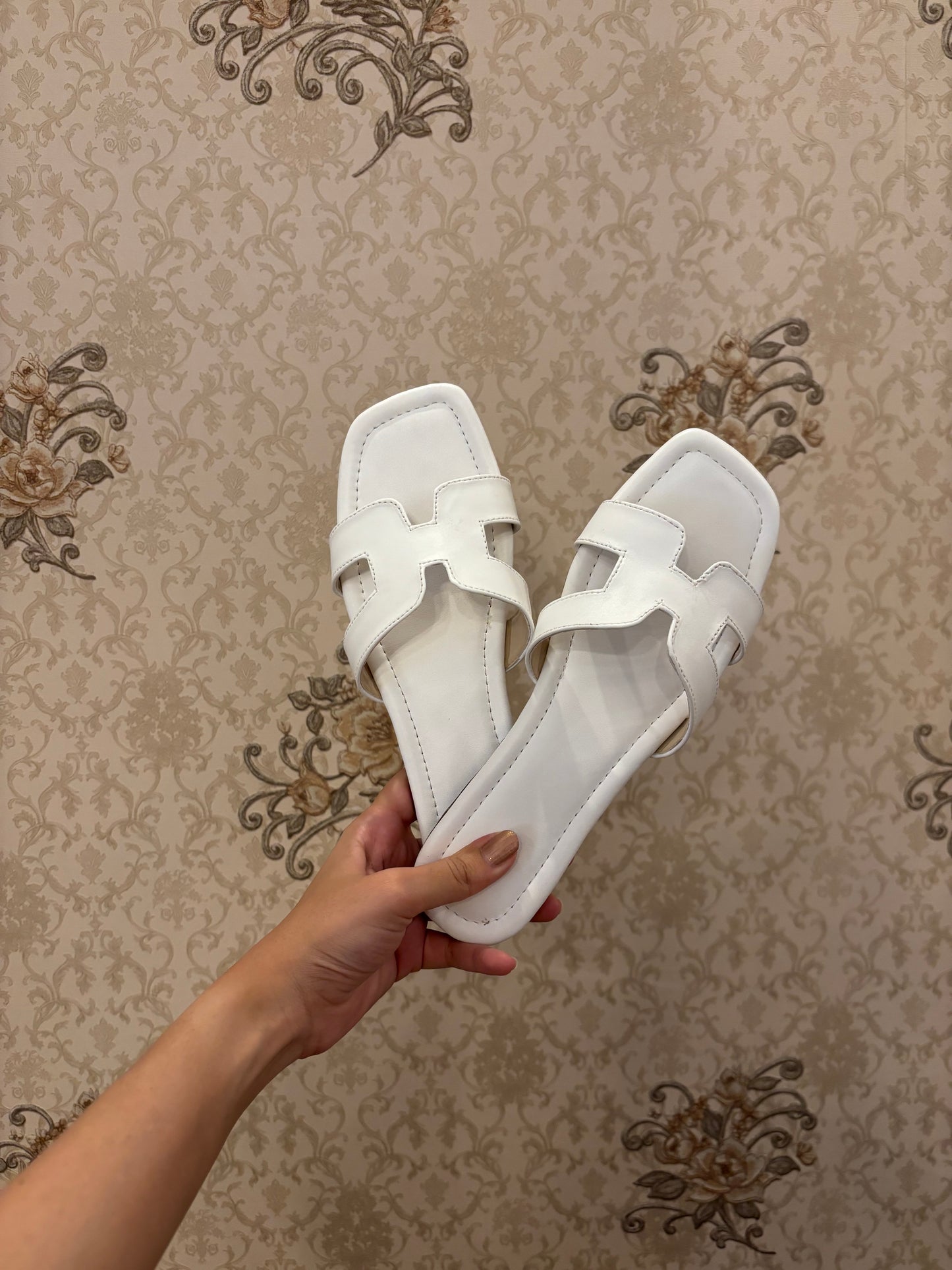 Mahnum Chappals