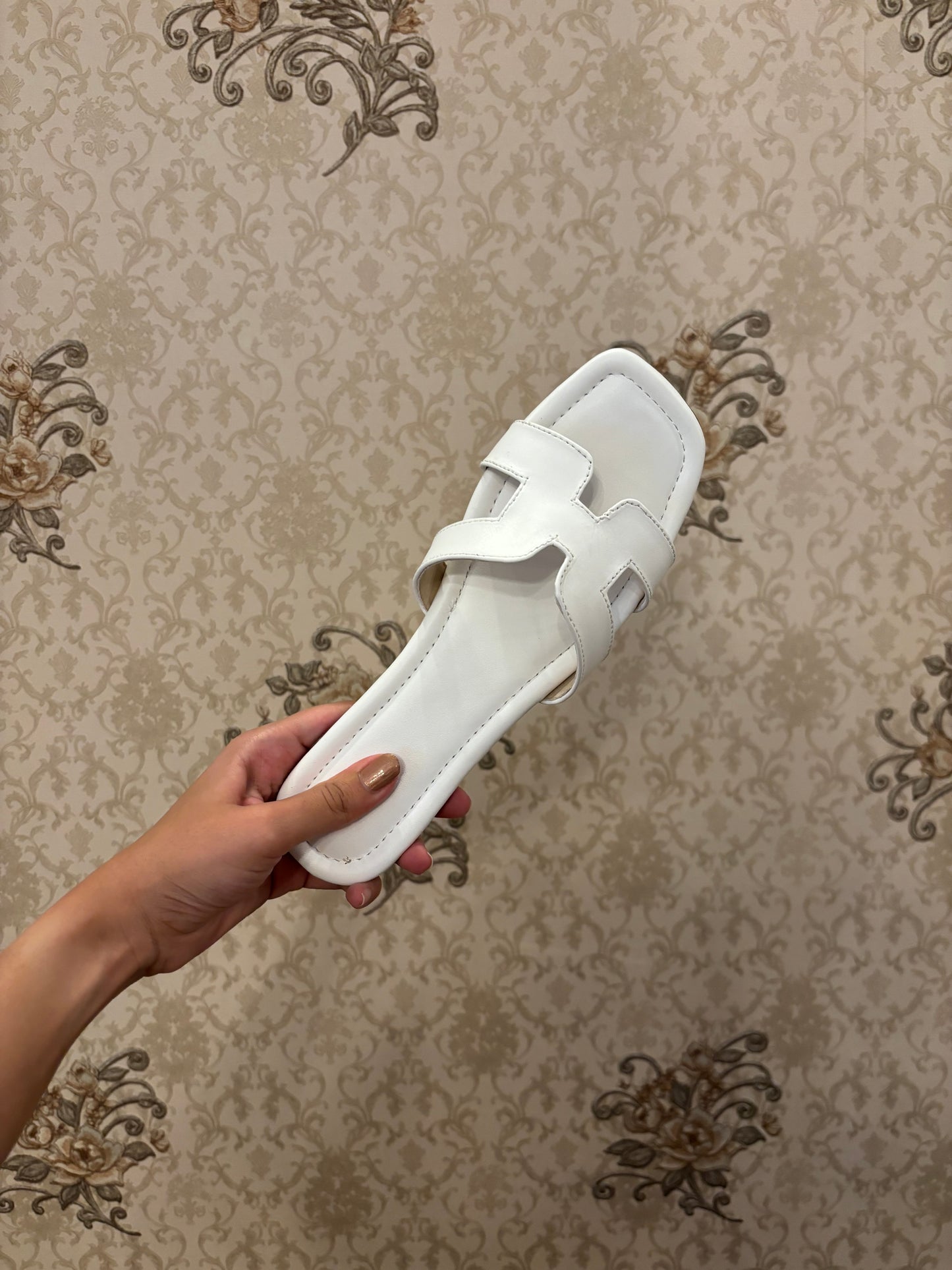 Mahnum Chappals