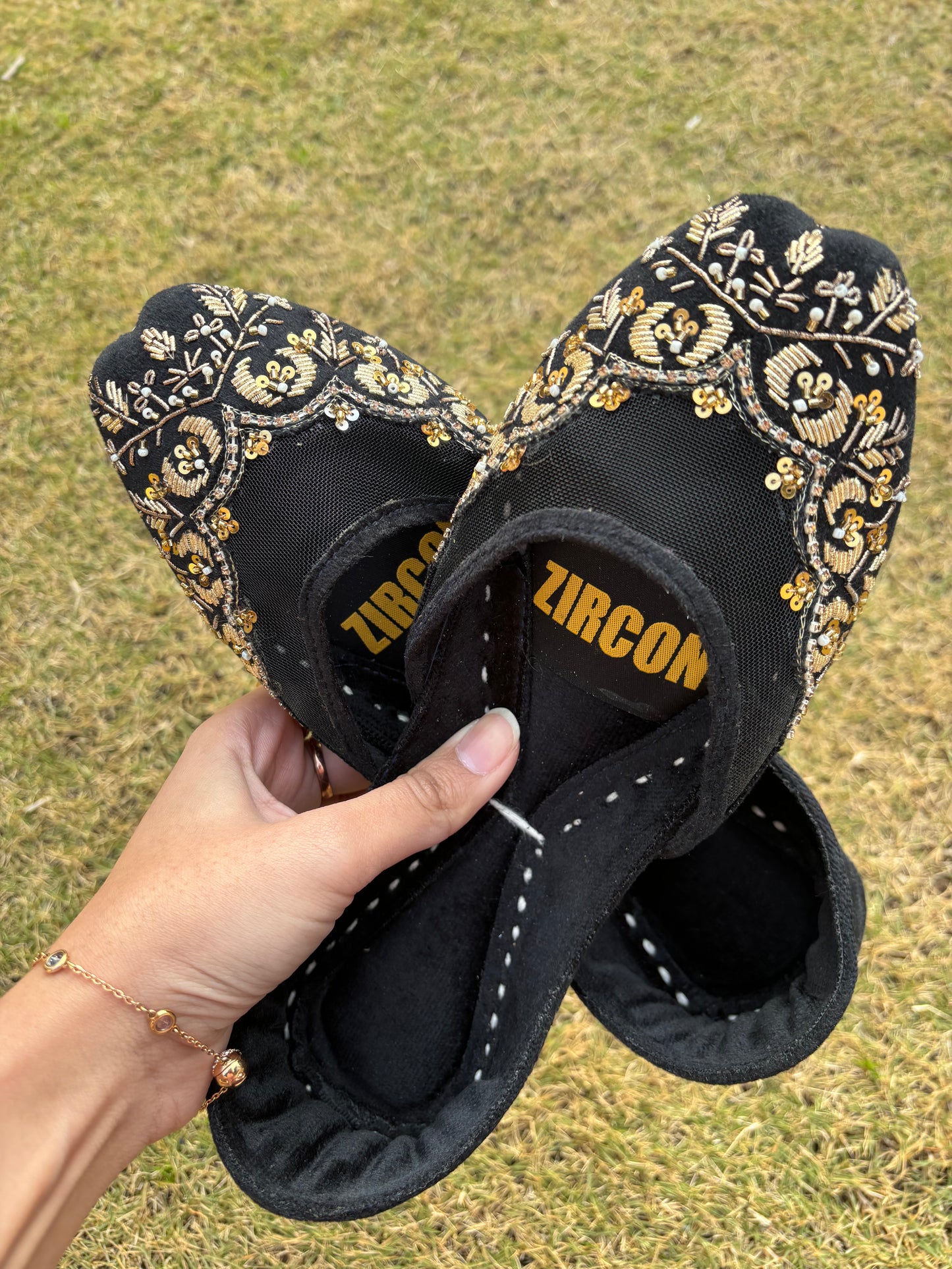 Aima Khussas Black